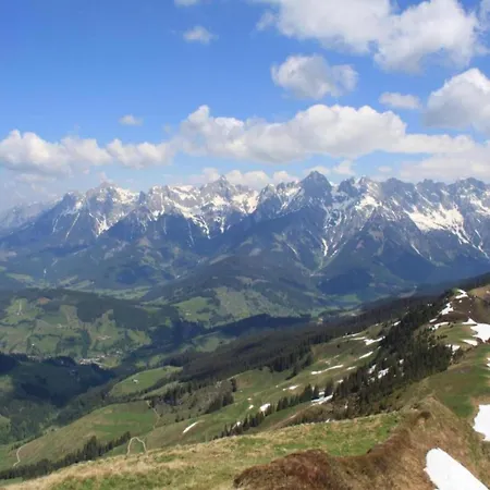 Appartement In Near Lift *